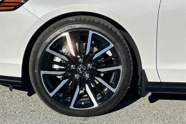 Photo of 2025 Platinum White Pearl Honda Accord Hybrid