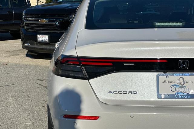 Photo of 2025 Platinum White Pearl Honda Accord Hybrid