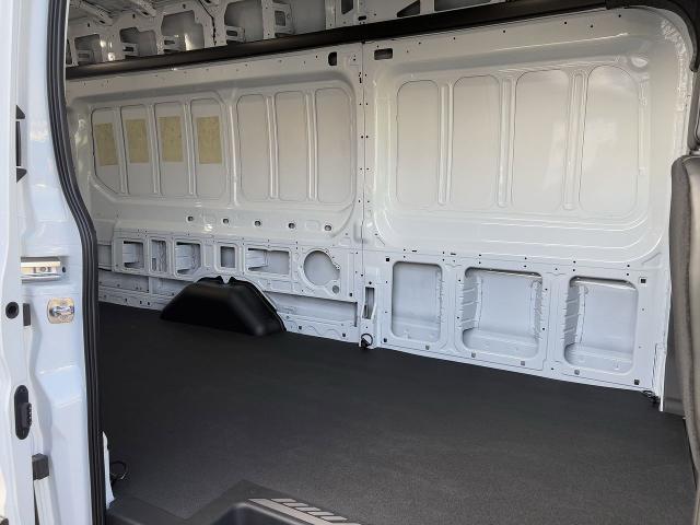 Photo of 2025 Oxford White Ford Transit-250