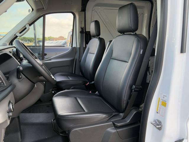 Photo of 2025 Oxford White Ford Transit-250