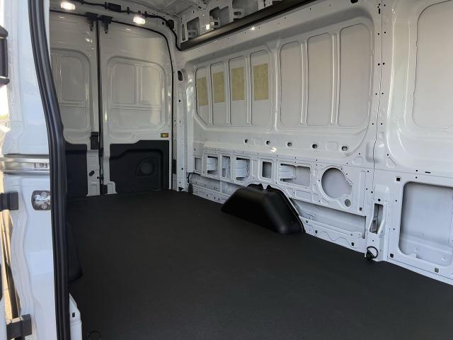 Photo of 2025 Oxford White Ford Transit-250