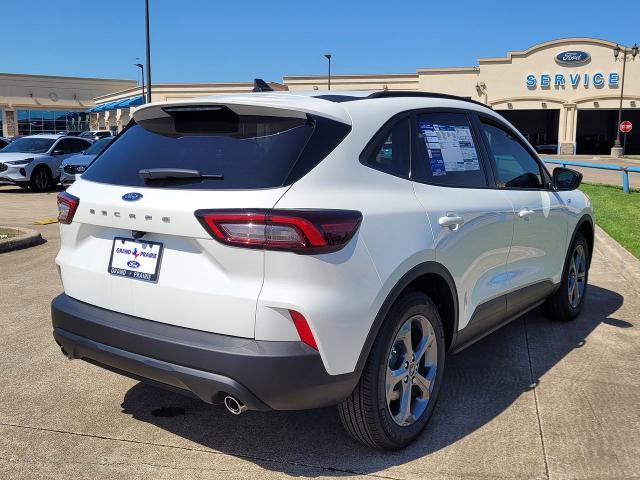 Photo of 2025 Star White Tri-Coat Ford Escape