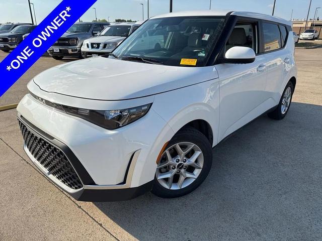 Photo of 2023 Snow White Pearl Kia Soul