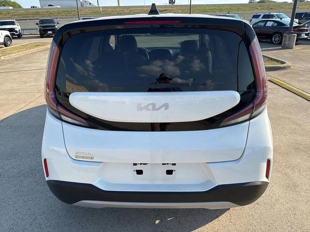 Photo of 2023 Snow White Pearl Kia Soul