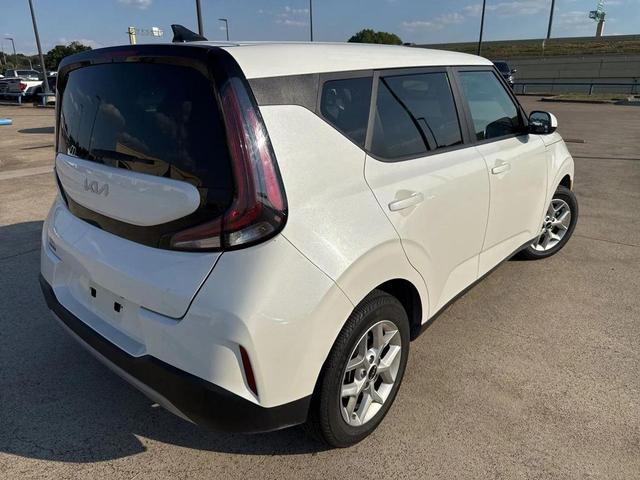 Photo of 2023 Snow White Pearl Kia Soul