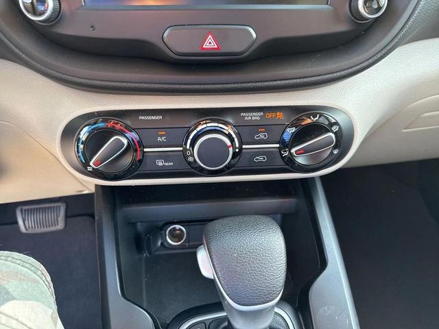 Photo of 2023 Snow White Pearl Kia Soul