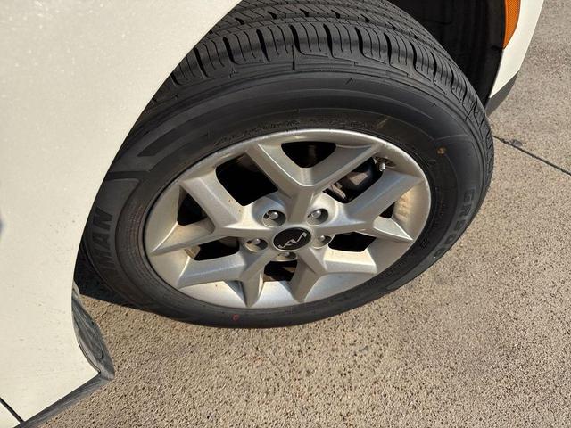Photo of 2023 Snow White Pearl Kia Soul