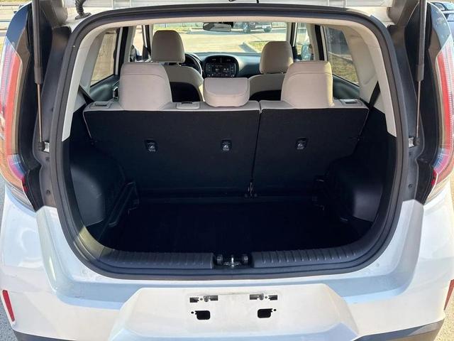 Photo of 2023 Snow White Pearl Kia Soul