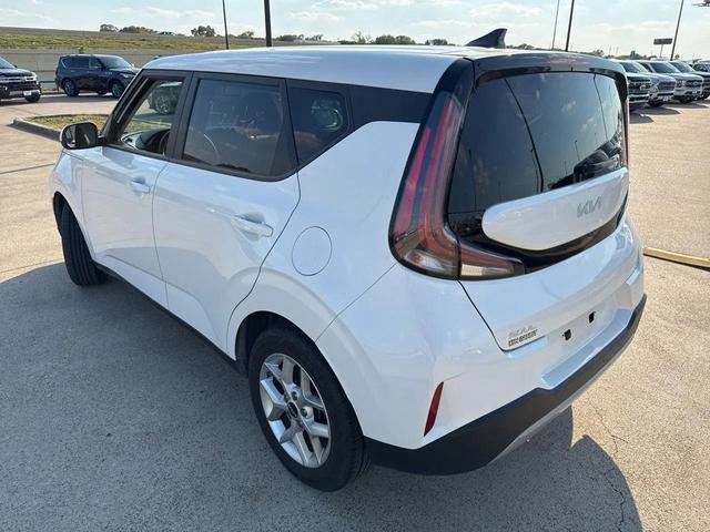 Photo of 2023 Snow White Pearl Kia Soul