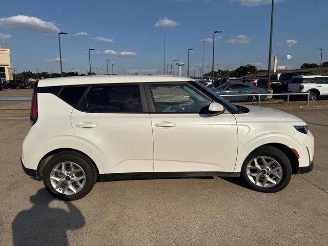 Photo of 2023 Snow White Pearl Kia Soul