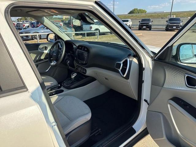 Photo of 2023 Snow White Pearl Kia Soul