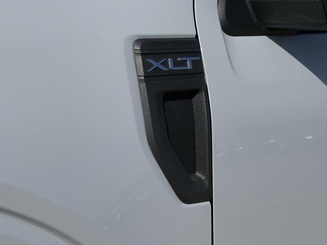 Photo of 2025 Space White Metallic Ford Maverick