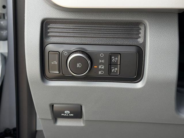 Photo of 2025 Oxford White Ford F-350