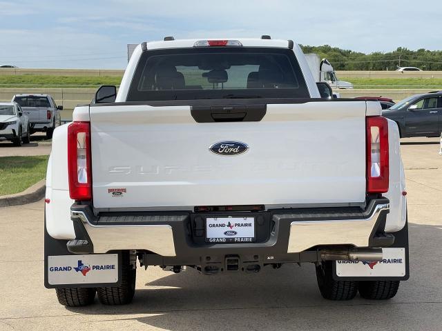 Photo of 2025 Oxford White Ford F-350