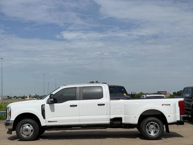 Photo of 2025 Oxford White Ford F-350