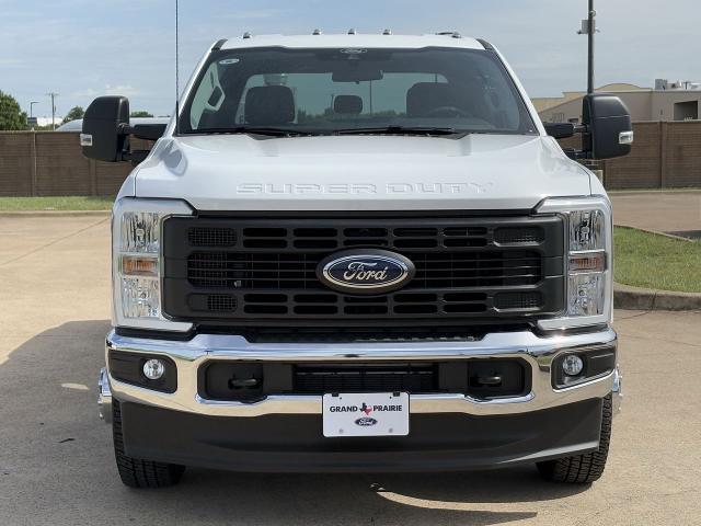 Photo of 2025 Oxford White Ford F-350