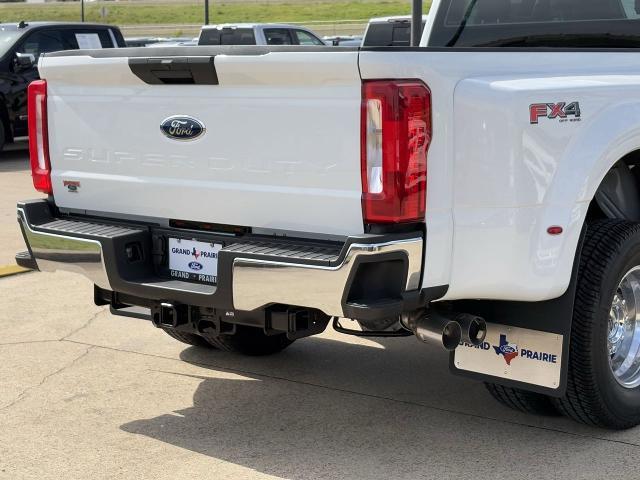 Photo of 2025 Oxford White Ford F-350