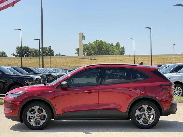 Photo of 2025 Rapid Red Tinted Ford Escape