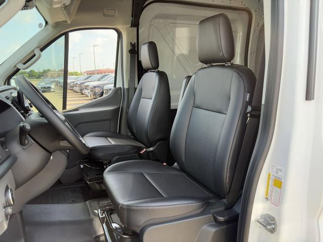 Photo of 2025 Oxford White Ford Transit-250