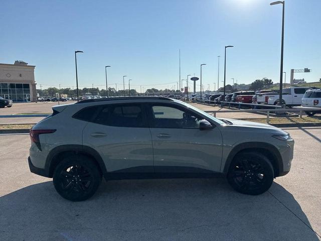 Photo of 2025 Cacti Green Chevrolet Trax