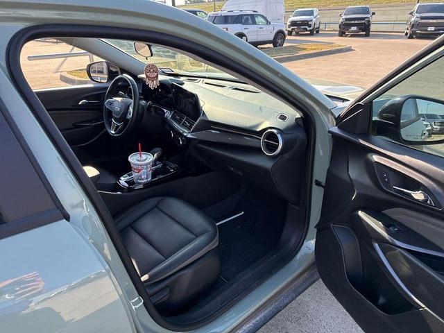 Photo of 2025 Cacti Green Chevrolet Trax