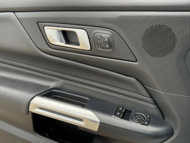 Photo of 2025 Oxford White Ford Mustang