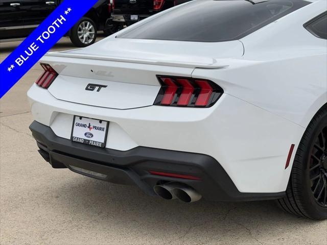 Photo of 2025 Oxford White Ford Mustang