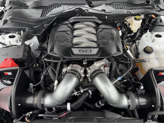 Photo of 2025 Oxford White Ford Mustang