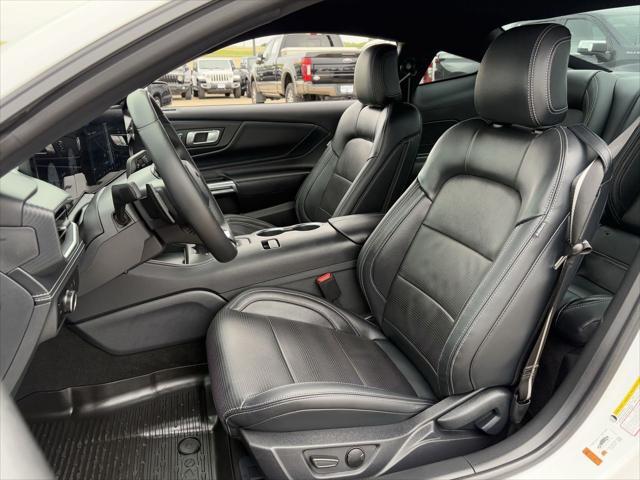 Photo of 2025 Oxford White Ford Mustang