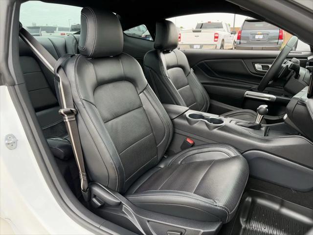 Photo of 2025 Oxford White Ford Mustang