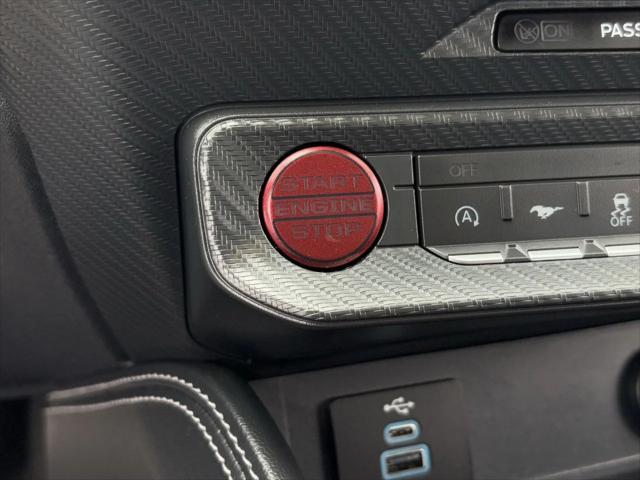 Photo of 2025 Oxford White Ford Mustang