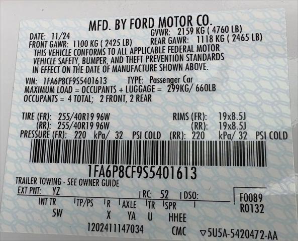 Photo of 2025 Oxford White Ford Mustang
