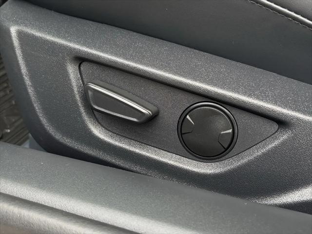 Photo of 2025 Oxford White Ford Mustang