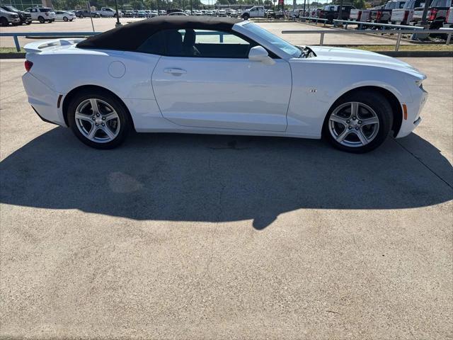 Photo of 2023 Summit White Chevrolet Camaro