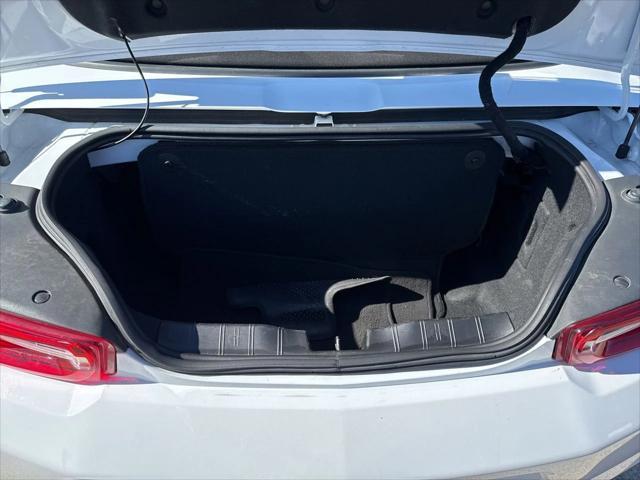 Photo of 2023 Summit White Chevrolet Camaro