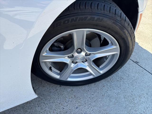 Photo of 2023 Summit White Chevrolet Camaro