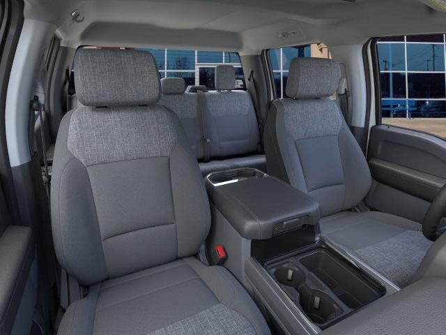 Photo of 2025 Oxford White Ford F-250