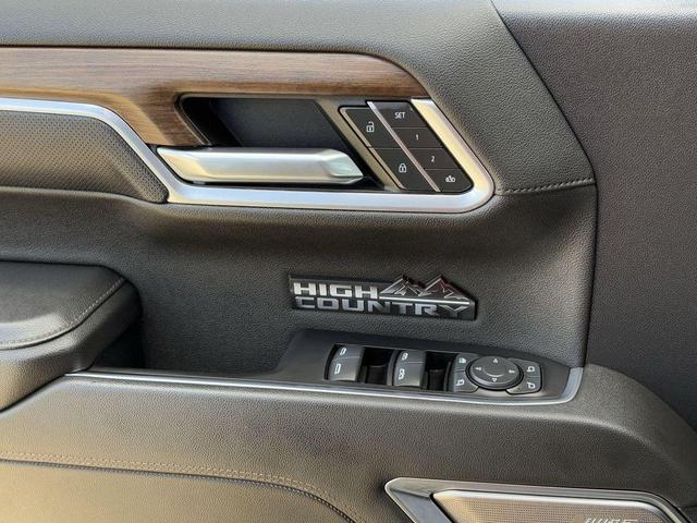 Photo of 2022 Black Chevrolet Silverado 1500