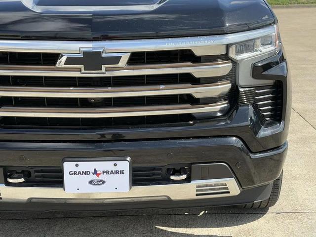 Photo of 2022 Black Chevrolet Silverado 1500