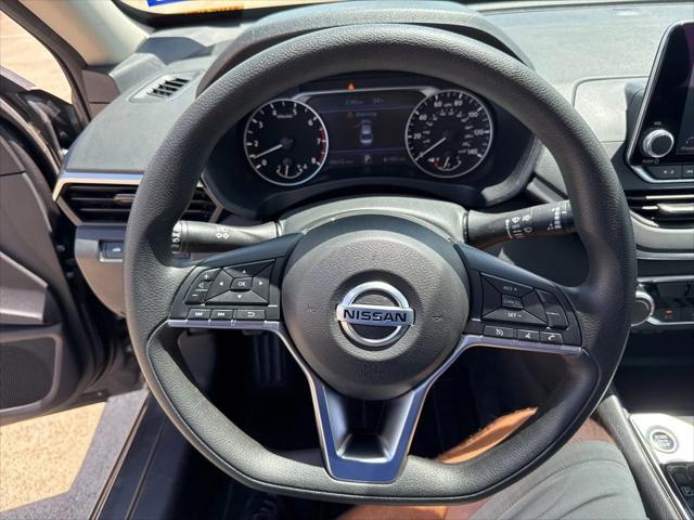 Photo of 2022 Gun Metallic Nissan Altima