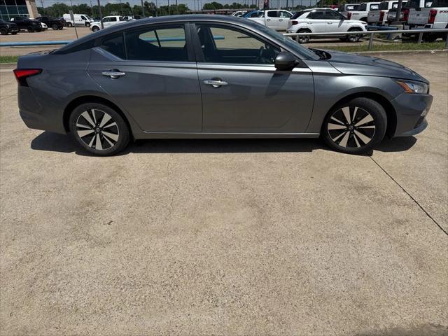 Photo of 2022 Gun Metallic Nissan Altima