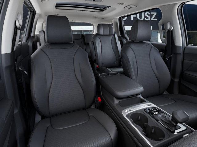 Photo of 2026 Ceramic Silver Kia Carnival
