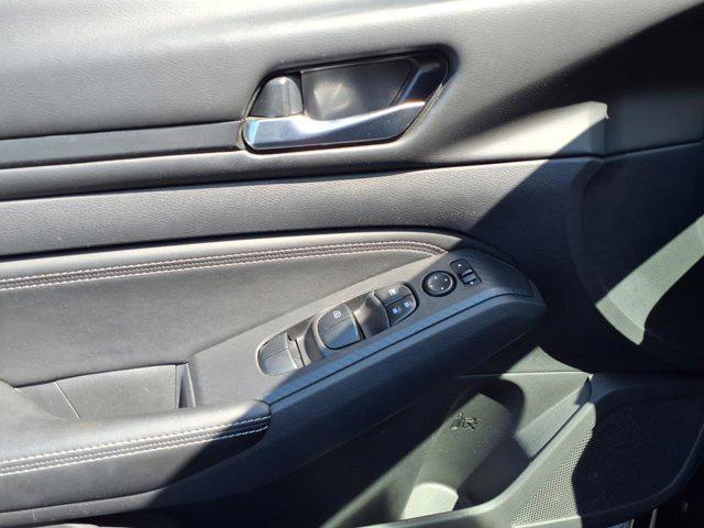 Photo of 2020 Super Black Nissan Altima