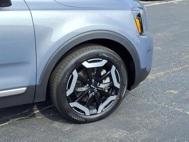 Photo of 2024 Everlasting Silver Kia Telluride