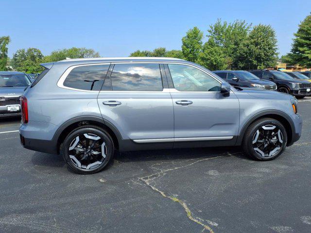 Photo of 2024 Everlasting Silver Kia Telluride