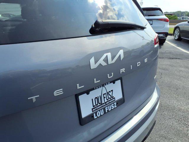 Photo of 2024 Everlasting Silver Kia Telluride