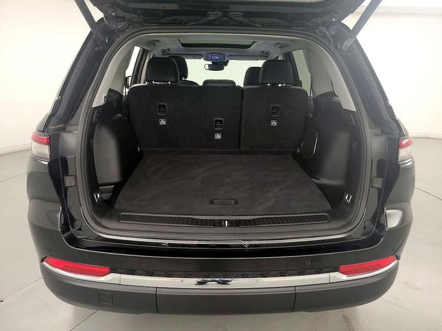Photo of 2022 Black Jeep Grand Cherokee
