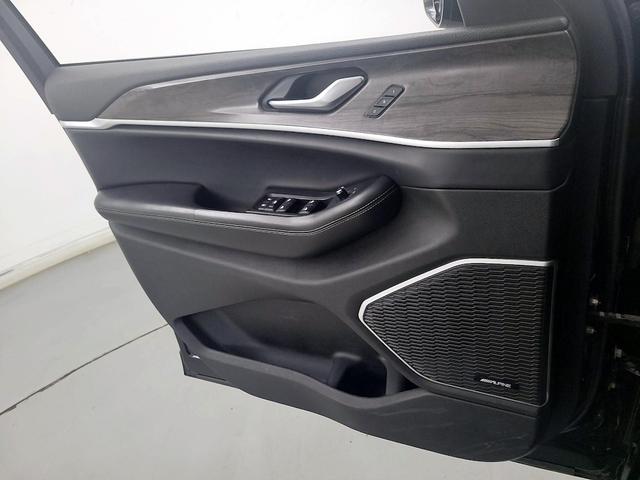 Photo of 2022 Black Jeep Grand Cherokee
