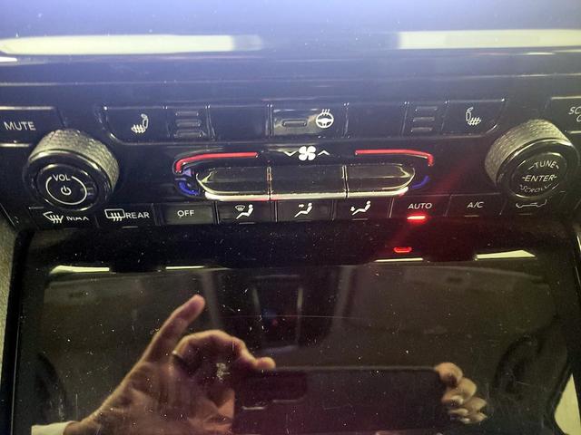 Photo of 2022 Black Jeep Grand Cherokee