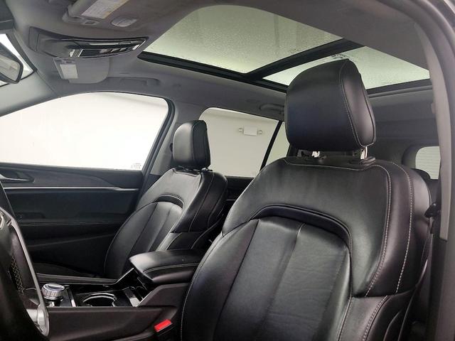 Photo of 2022 Black Jeep Grand Cherokee